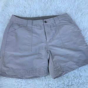 The North Face Shorts athletic hike utility size 14 beige tan
